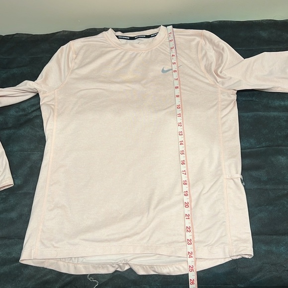 🔥Nike running Long Sleeve Athletic Tee🔥 - Picture 5 of 7